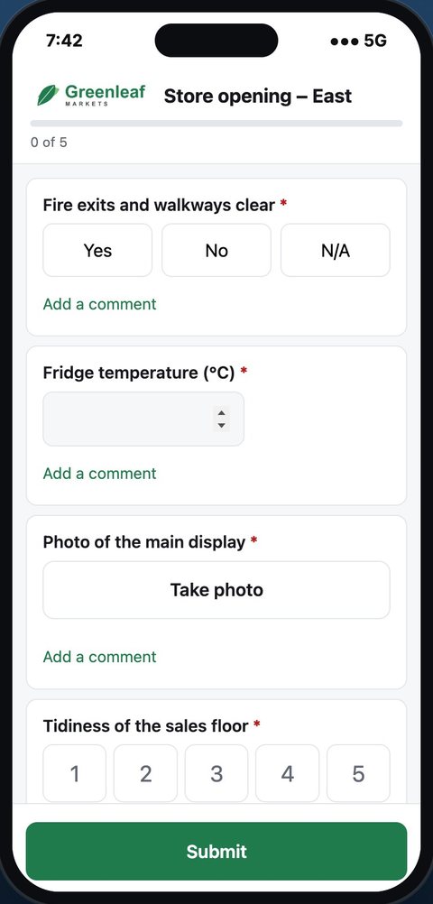 A página no celular com saídas de emergência respondido Sim e a temperatura da geladeira, 4,5, sendo digitada.