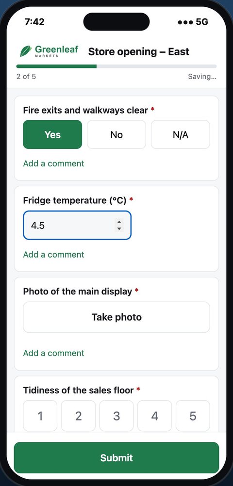 A página do checklist num celular com o logo da Greenleaf: saídas de emergência e corredores livres respondido Sim, temperatura da geladeira 4,5, um botão Tirar foto e uma avaliação de 1 a 5.