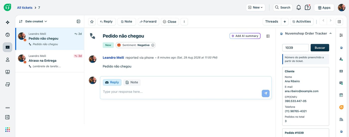 O painel do Nuvemshop Order Tracker aberto na barra lateral de um ticket do Freshdesk, com o cartão do cliente Ana Ribeiro ao lado da conversa.