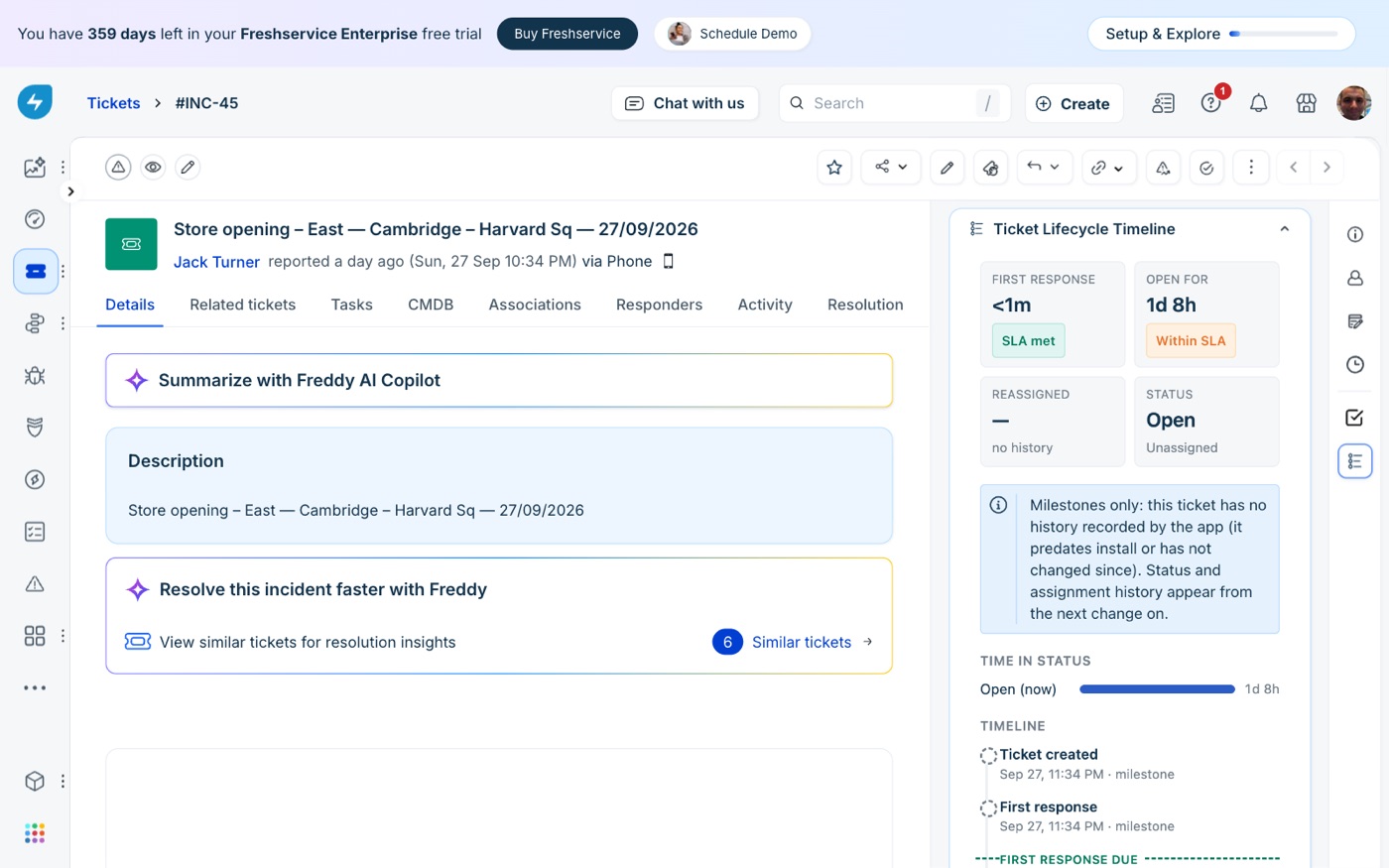Um incidente do Freshservice com o painel do Ticket Lifecycle Timeline: SLA de primeira resposta cumprido, aberto há 1d 8h dentro do SLA, status Open e um aviso de que o ticket mostra só os marcos.
