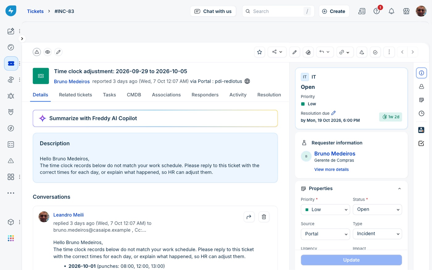 Um chamado do Freshservice com o título Time clock adjustment: 2026-09-29 to 2026-10-05, Bruno Medeiros como solicitante, a descrição pedindo que ele responda com os horários corretos de cada dia e uma resposta listando 1º de outubro com marcações às 08:00, 12:00 e 13:00.