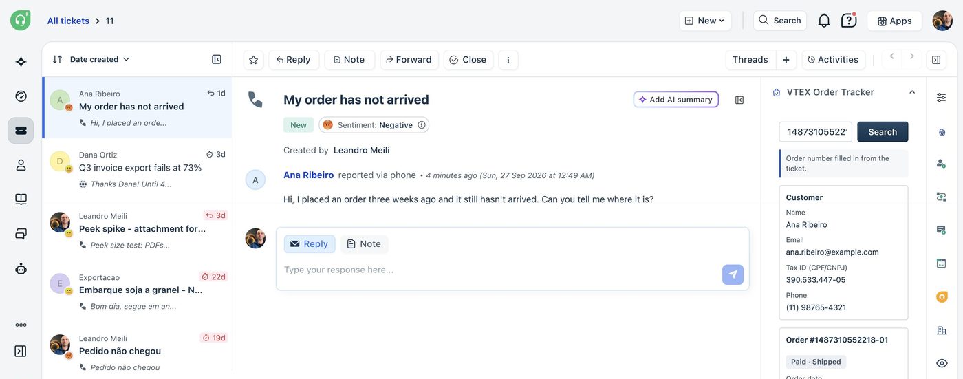 The VTEX Order Tracker panel open in a Freshdesk ticket sidebar, showing the customer card for Ana Ribeiro and the start of order 1487310552218-01 next to the ticket conversation.